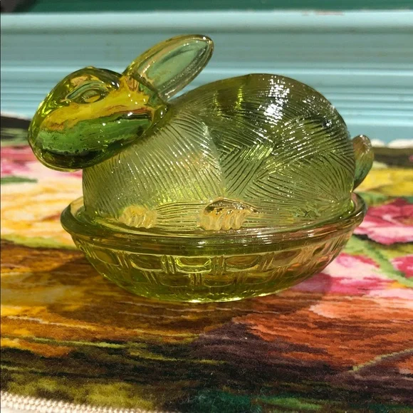Vintage L. E. Smith Green Glass Rabbit Dish 🐰 - Picture 2 of 11